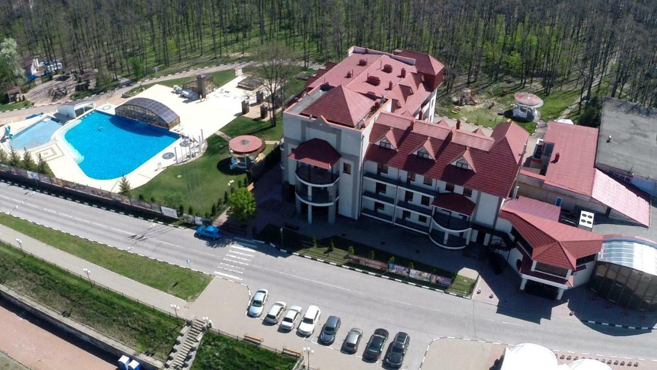 Villas белгород. Комплекс Белогорье Белгород. Отель Белогорье в Белгороде. Бассейн Белогорье Белгород гостиничный комплекс. Бассейн гостиничного комплекса «Белогорье».